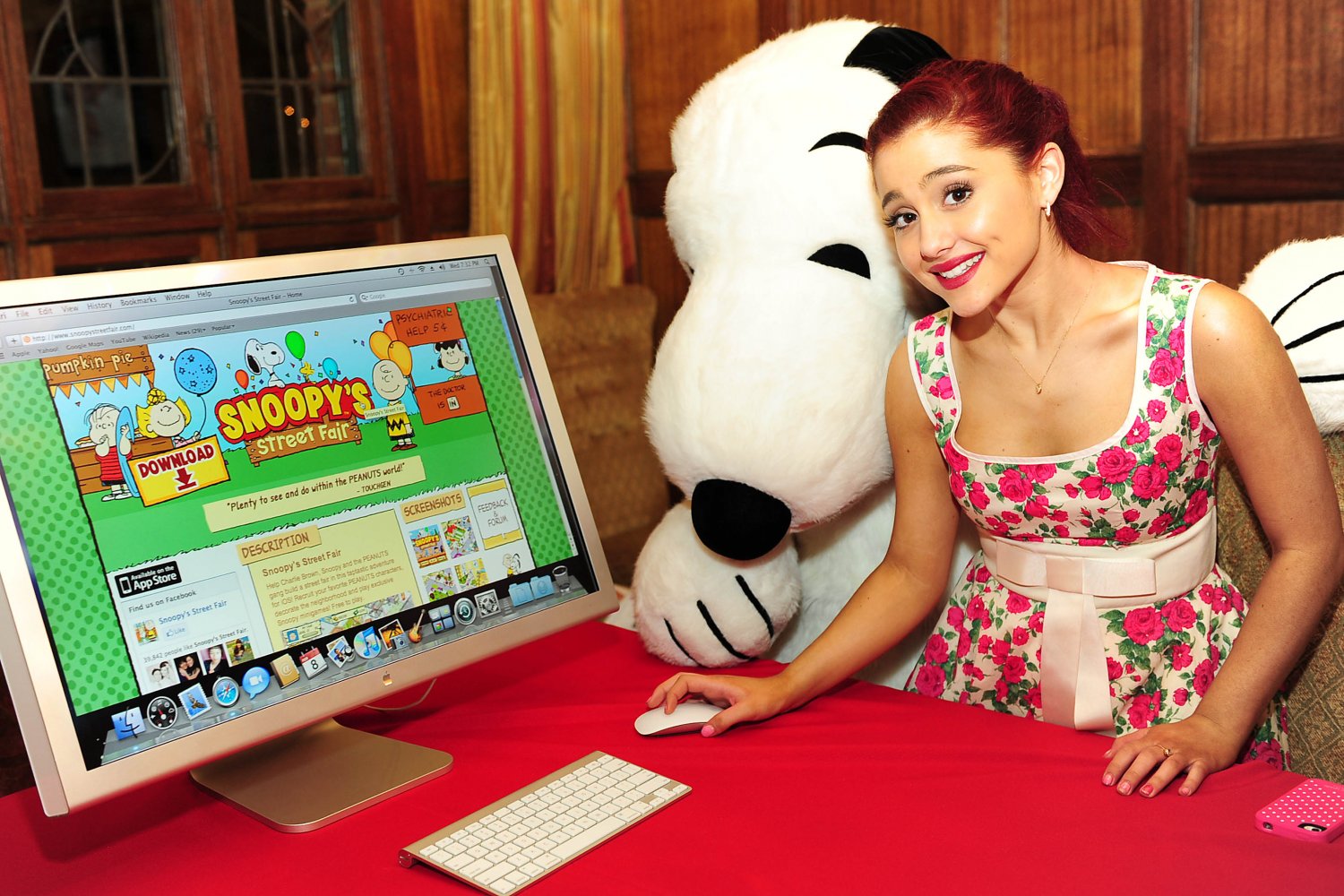 x6i1wumu Ariana Grande & Snoopy 02.jpg